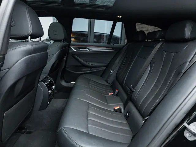 BMW 5 Serie Touring 530i xDrive M Sport 2022 Benzine 31