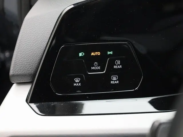 Volkswagen Golf 1.0eTSI/110PK Life DSG 2023 Benzine 23