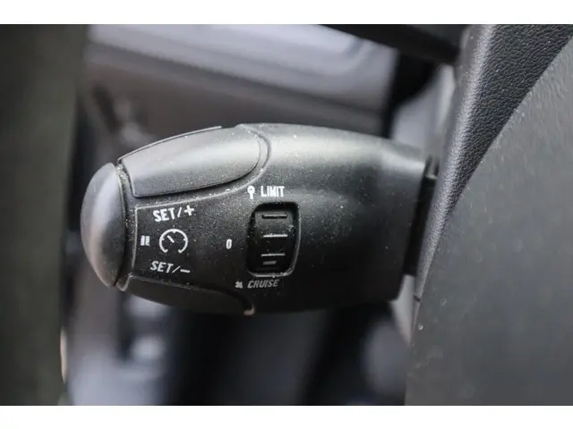 Peugeot 208 1.0 VTi Blue Lease 2013 Benzine 20