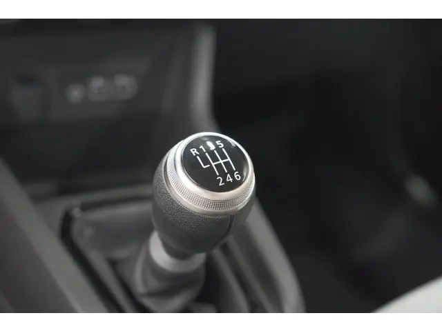 Renault Clio TCe 90 GPF evolution 2024 Benzine 41