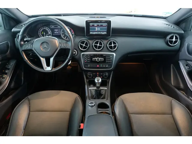 Mercedes-Benz A-Klasse 180 2013 Benzine 3