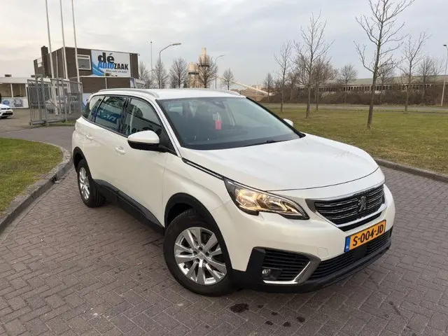 Peugeot 5008 1.2 PureTech Active 2019 Benzine 2