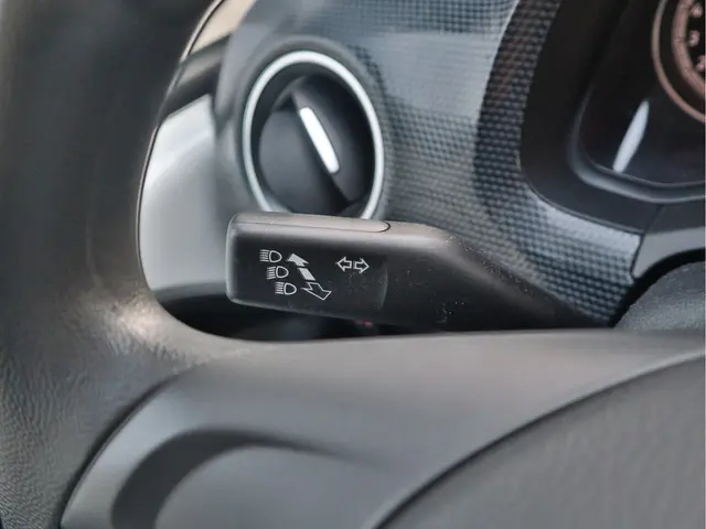 Volkswagen up! 1.0 2021 Benzine 9