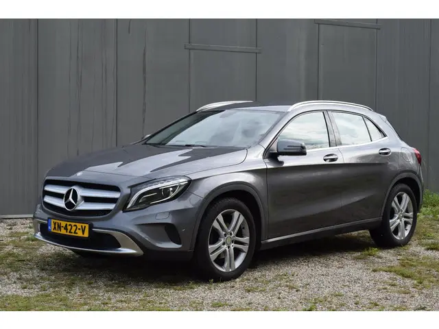 Mercedes-Benz GLA 180 Prestige 2015 Benzine 16