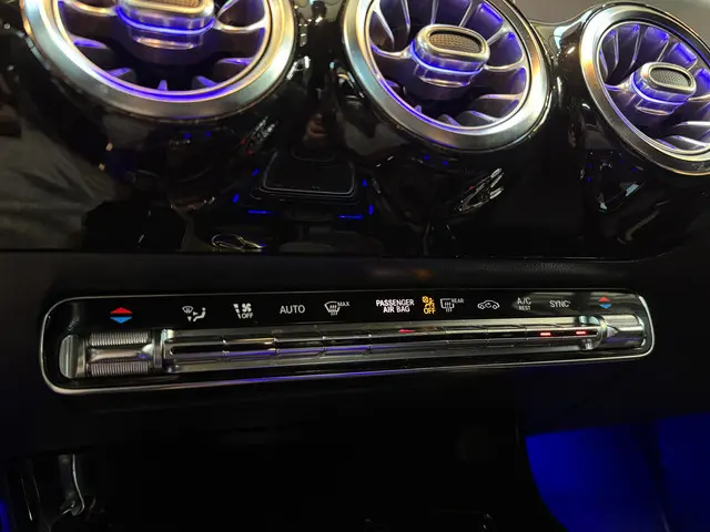 Mercedes-Benz CLA 180 AMG Camera Sfeer 2020 Benzine 32