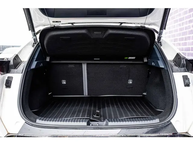 Lynk & Co 02 More 66 kWh 2026 Elektrisch 29