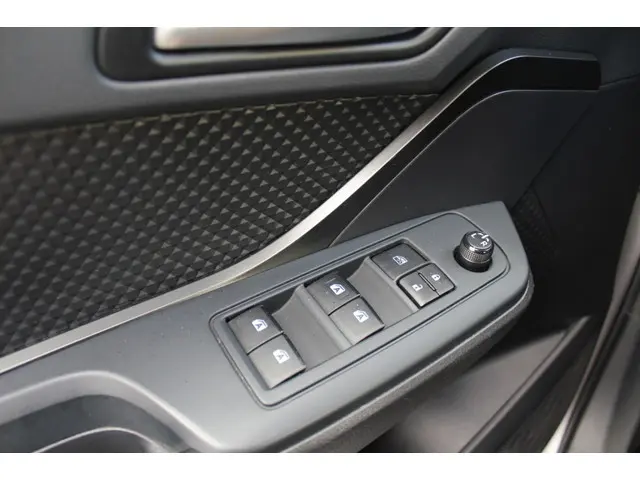 Toyota C-HR 1.8 Hybrid Active 2019 Hybride Benzine 18