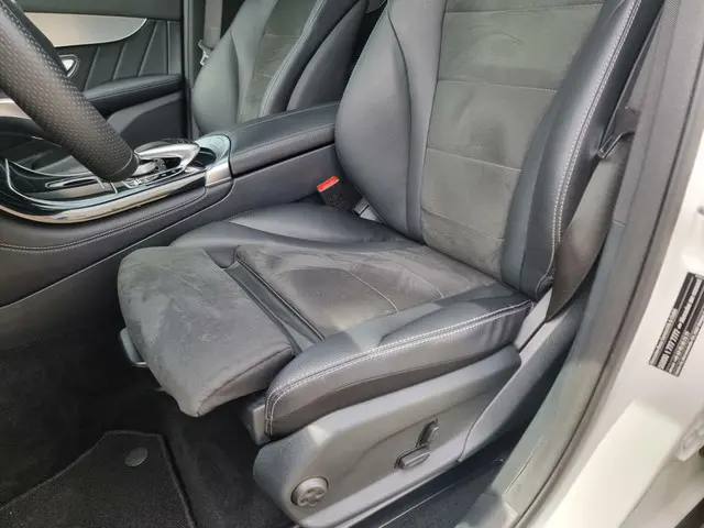 Mercedes-Benz GLC 250 4MATIC Prestige 2017 Benzine 21