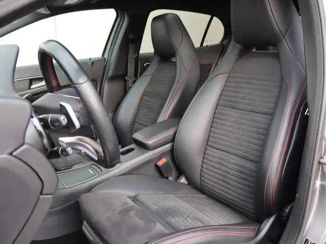 Mercedes-Benz GLA 180 AMG 2019 Benzine 4