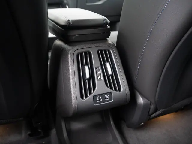 BMW X1 xDrive25e 2025 Hybride Benzine 26