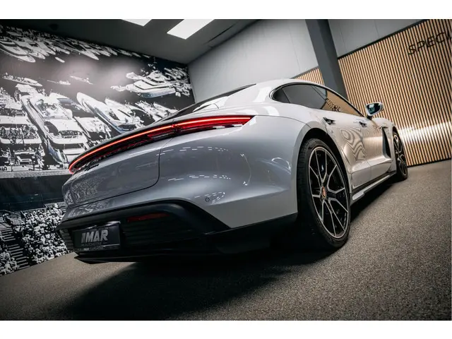 Porsche Taycan Performance 84 kWh 2023 Elektrisch 10