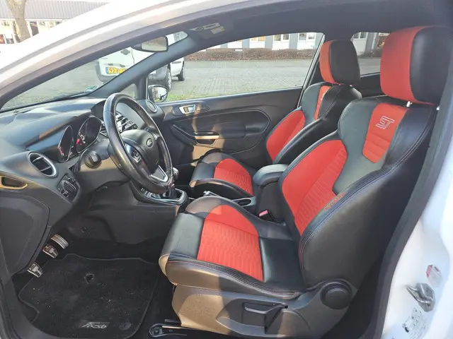 Ford Fiesta 1.6 ST1 134KW 182PK MOOIE AUTO 2014 Benzine 13