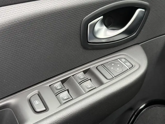 Renault Clio Estate 0.9 TCe Limited 2018 Benzine 17