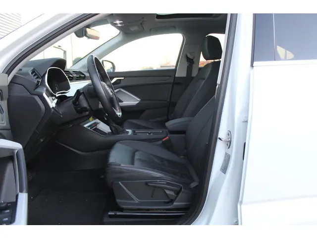 Audi Q3 35 TFSI Advanced edition 2024 Benzine 11