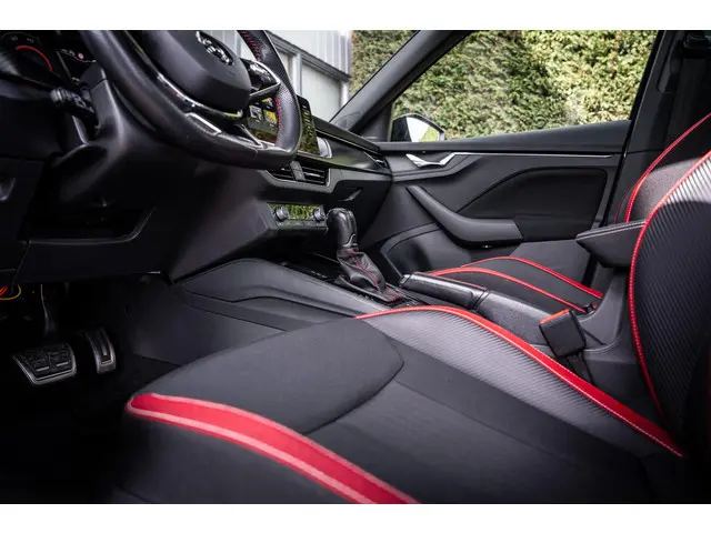 Škoda Kamiq 1.5 TSI DSG7 Monte Carlo 2021 Benzine 37