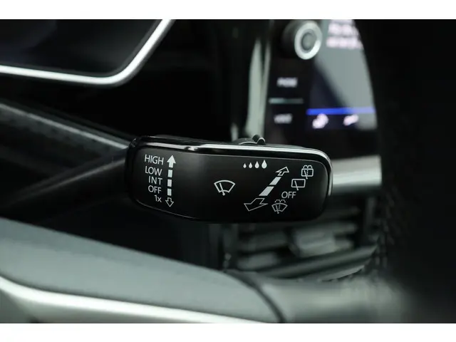 Volkswagen T-Cross 1.0 TSI Style DSG 2021 Benzine 12