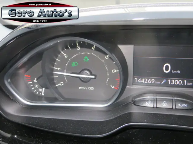 Peugeot 208 1.2 VTi Allure panorama dak 2012 Benzine 7