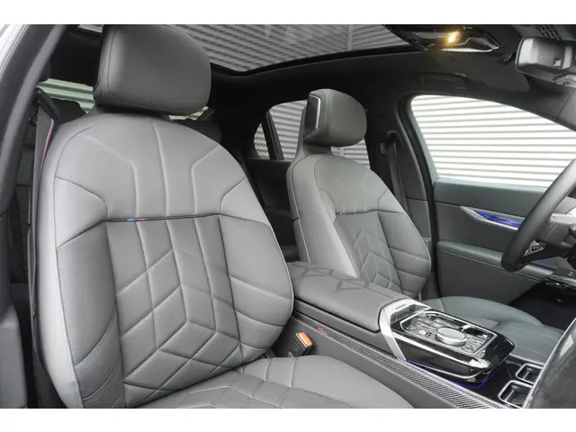 BMW i7 xDrive60 2025 Elektrisch 8