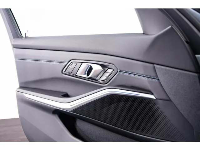 BMW 3 Serie 330e 2025 Hybride Benzine 25