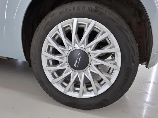 Fiat 500 1.0 Hybrid Dolcevita 2023 Benzine 7