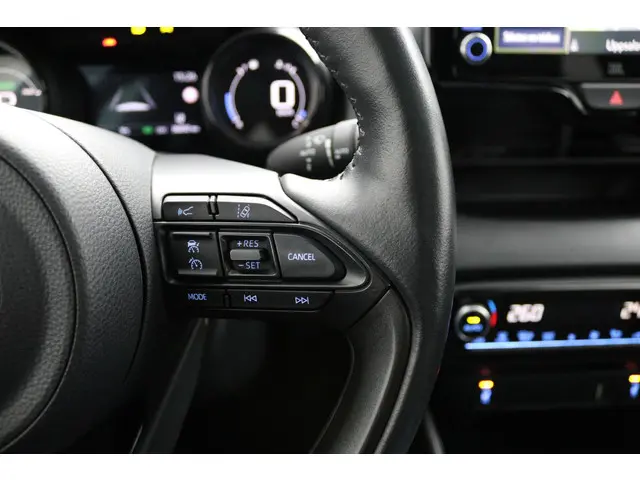 Toyota Yaris 1.5 Hybrid Executive 2021 Hybride Benzine 21