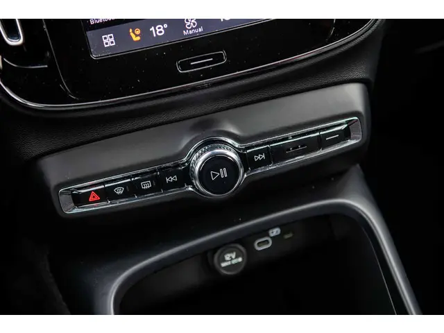 Volvo XC40 2.0 B4 Plus Dark 2025 Benzine 25