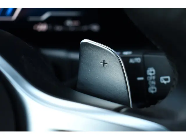 BMW 3 Serie Touring 330e M-Sport 2022 Hybride Benzine 36