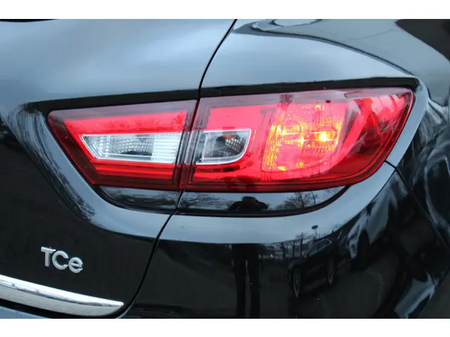 Renault Clio 0.9 TCe Eco2 Limited 2016 Benzine 35