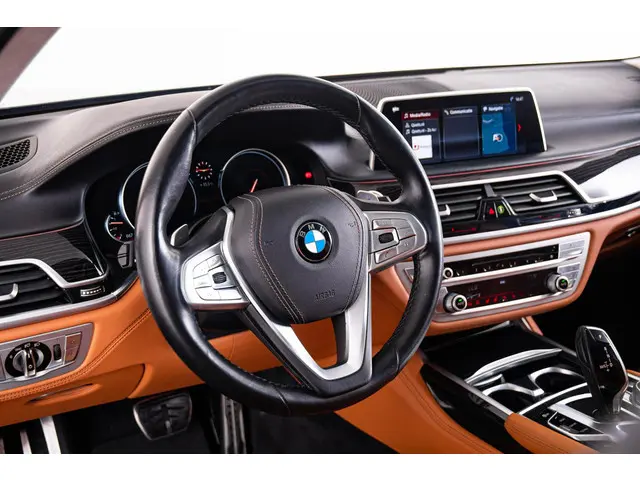 BMW 7 Serie 750i xDrive High Executive 2018 Benzine 24