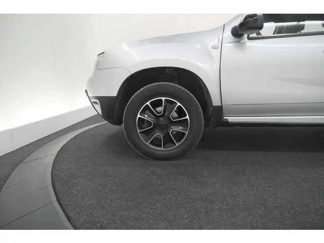 Dacia Duster TCe 120 4x2 Blackshadow 2017 Benzine 18