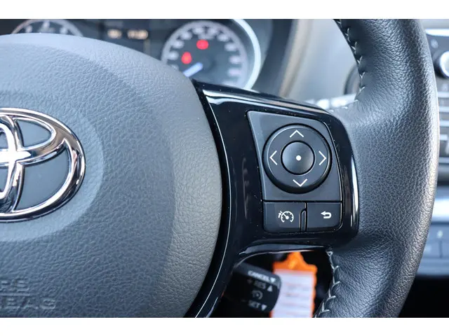 Toyota Yaris 1.0 VVT-i Aspiration, Trekhaak 2017 Benzine 26