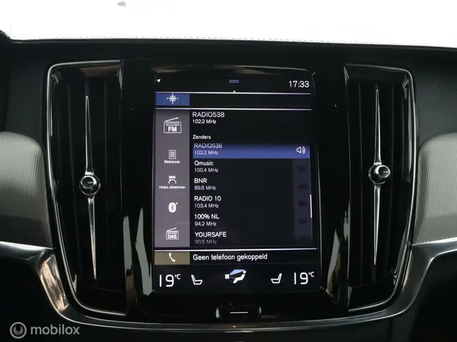 Volvo V90 2.0 T4 R-Design | ACC | PILOT | LEER | 2019 Benzine 75
