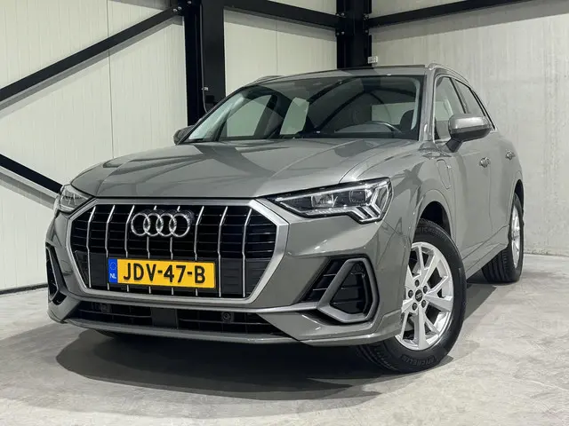 Audi Q3 45 TFSI e S edition 2021 Hybride Benzine 31