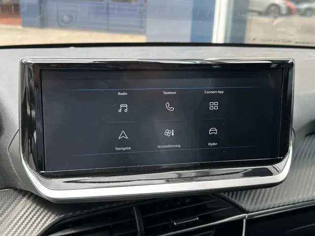 Peugeot 208 1.2 Hybrid 110 e-DCS6 Style 2025 Benzine 34