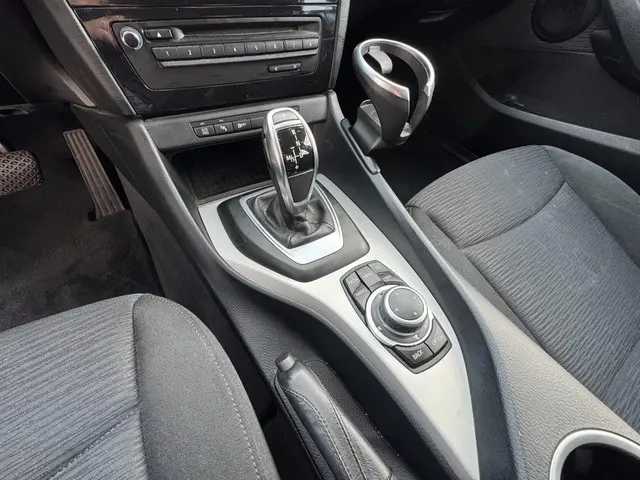 BMW X1 SDrive20i Business+/ Camera / Trekhaak . 2013 Benzine 15