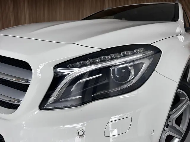 Mercedes-Benz GLA 200 AMG 2015 Benzine 11