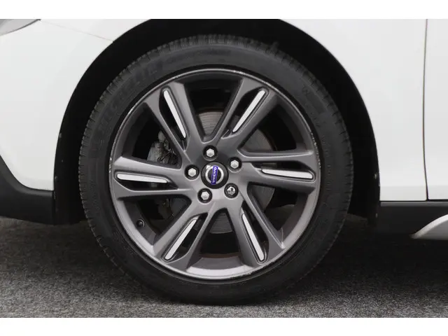 Volvo V40 Cross Country 1.6 T4 Momentum 2014 Benzine 25
