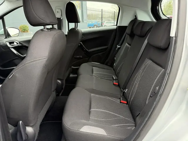 Peugeot 208 1.2 VTi Allure 2014 Benzine 11