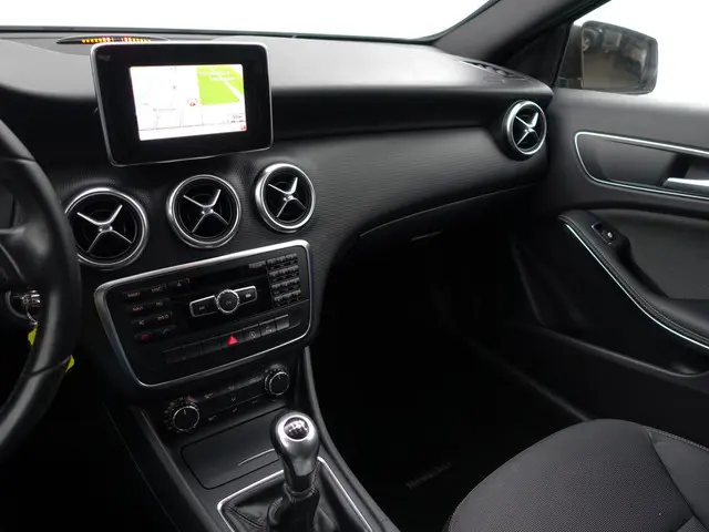 Mercedes-Benz A-Klasse 180 Prestige- 2015 Benzine 8