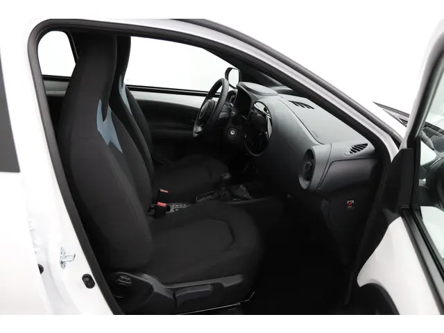 Toyota Aygo X Hybrid 115 play 2025 Hybride Benzine 22