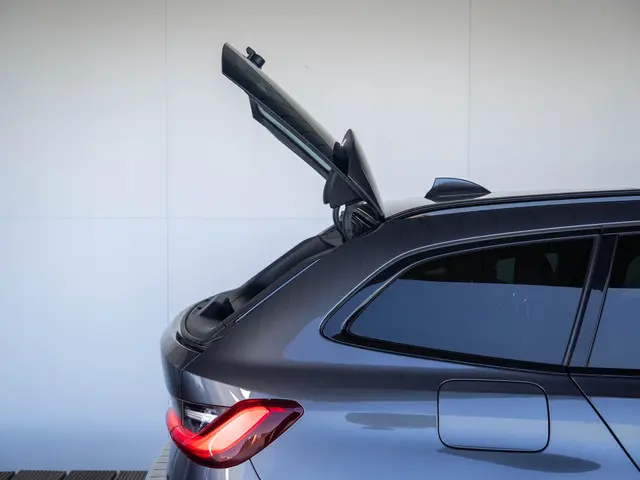 BMW 3 Serie Touring 330e 2021 Hybride Benzine 22