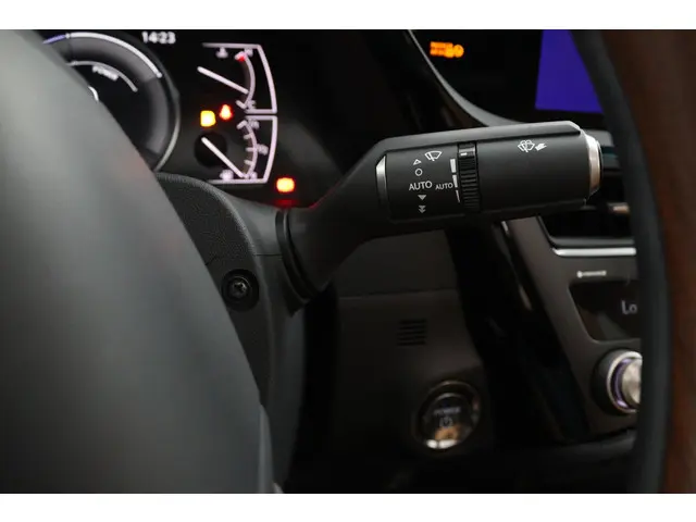 Lexus ES 300h President Line 2025 Hybride Benzine 28