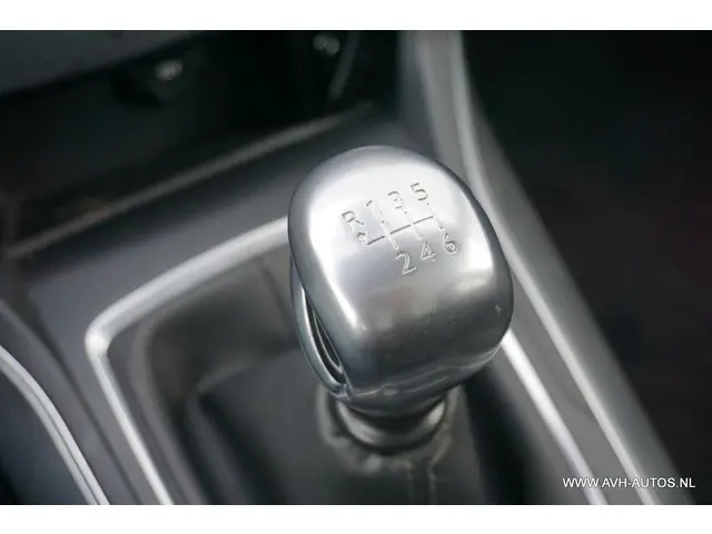 Peugeot 308 SW 1.2 e-THP Première 2014 Benzine 17