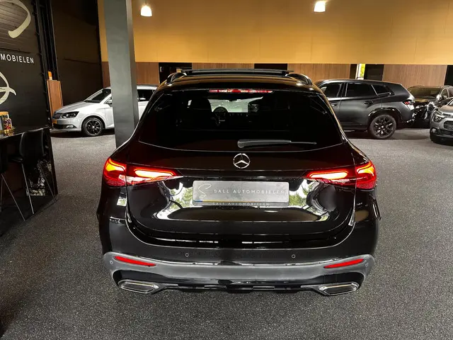 Mercedes-Benz GLC 200 4MATIC AMG Line 2023 Benzine 19