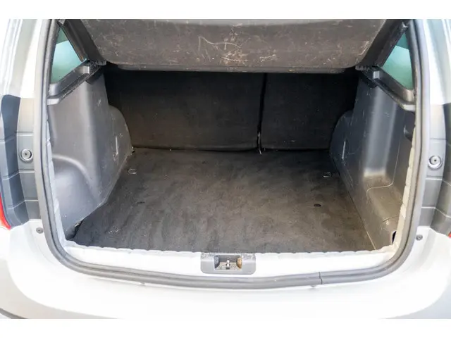 Dacia Duster 1.2 TCe 4x2 Lauréate 2015 Benzine 19