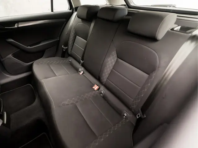 Škoda Superb Combi 1.6 TDI Sportline 2016 Diesel 12