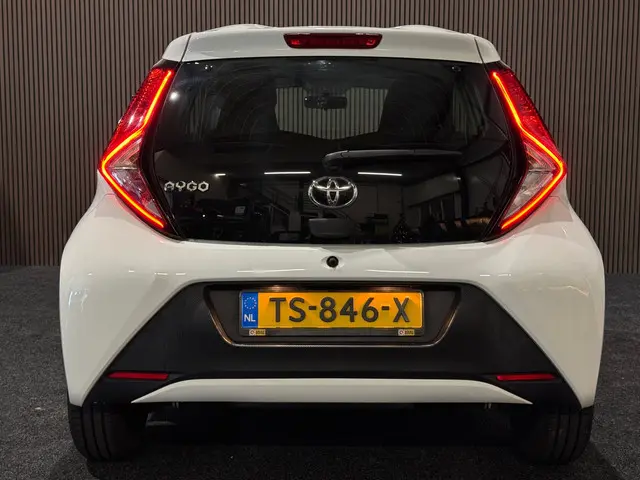 Toyota Aygo 1.0 VVT-i x-fun|Airco|Carplay 2018 Benzine 6