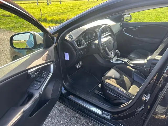 Volvo V40 2.0 T4 Bns Sport PRIJS IS EX BPM ! 2018 Benzine 9