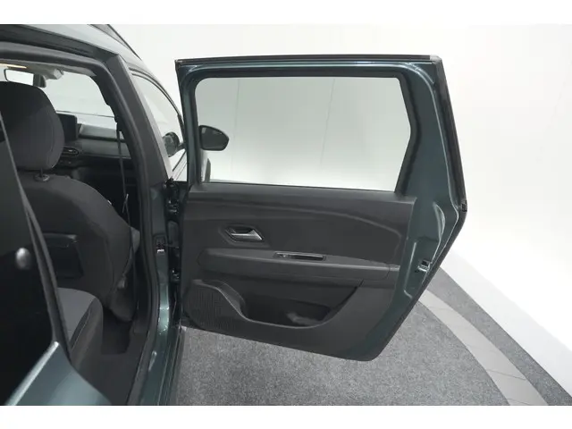 Dacia Jogger TCe 110 Extreme 2025 Benzine 74