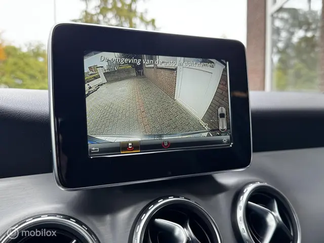 Mercedes-Benz GLA 180 Prestige 2016 Benzine 8